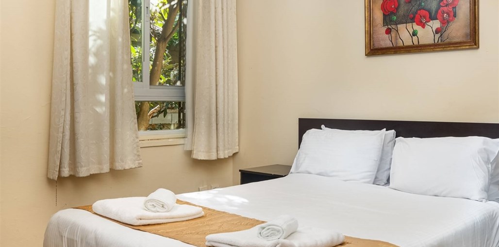 מלון המושבה סטנדרט ובאדגט זוגי (3).jpg