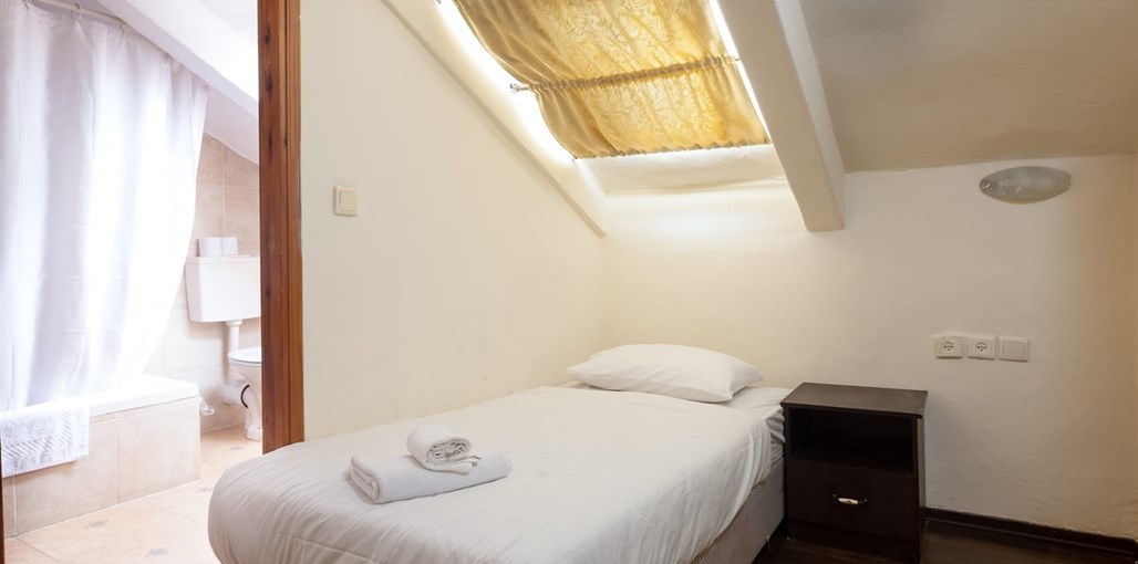 מלון המושבה פנטהאוז עליית גג (4).jpg