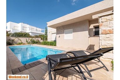 נופש שלו בנוף כנרת - בריכה פרטית, טרסה וחצר