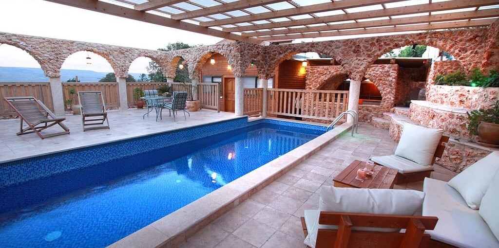 תומר דבורה הבריכה (4).jpg