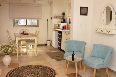 אוטופיה - בקתת אבן