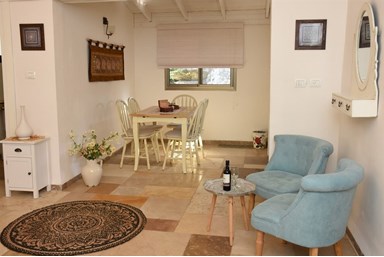 אוטופיה - בקתת אבן