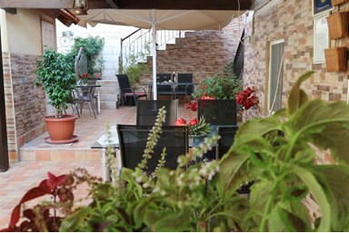 צימר סנטה מריה - החצר והסביבה