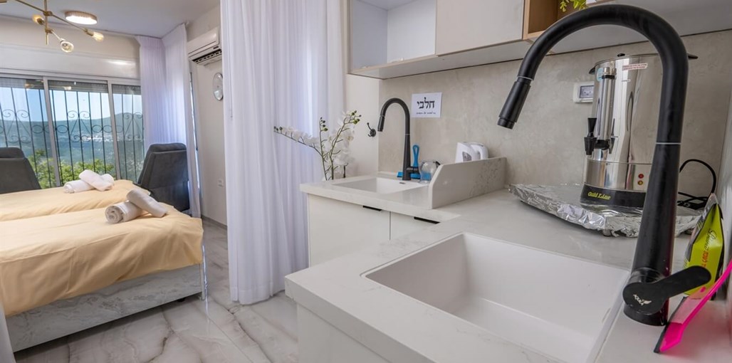 שלווה בצפת העתיקה טל השמים (1).jpg