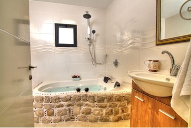 שלווה בצפת העתיקה - תמר