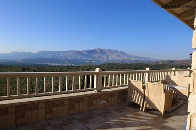 שקיעת הדובדבן - מתחם החוץ והנוף