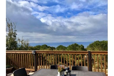 בקתות יער אודם - החצר הפרטית