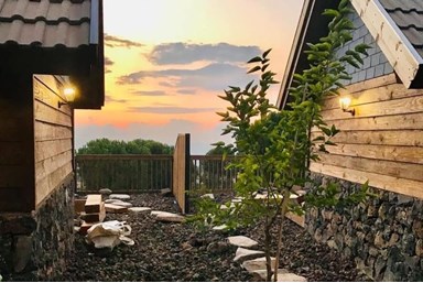 בקתות יער אודם - החצר הפרטית