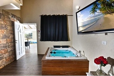 בקצה החושן - בקתות העץ