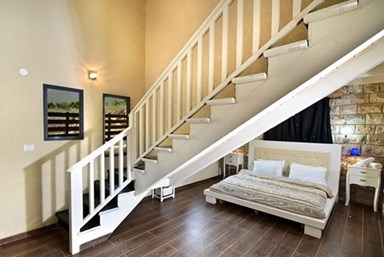 בקצה החושן - בקתות העץ