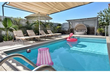 צימר נועם לב - החצר והבריכה