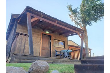 דרך ההר - הבריכה והחצר