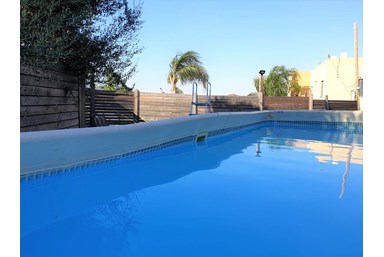 דרך ההר - הבריכה והחצר