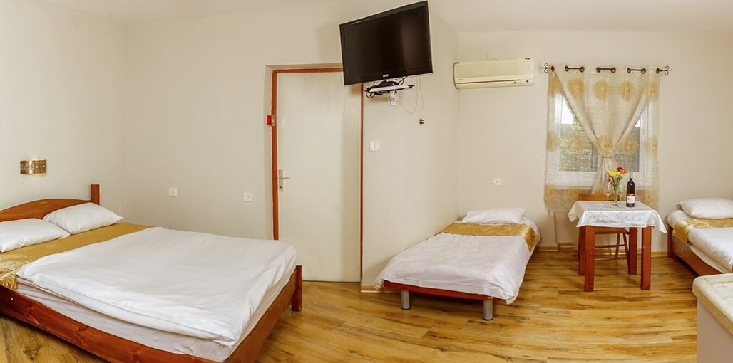 שלווה על ההר שלווה על ההר - חדר משפחתי (4).jpg