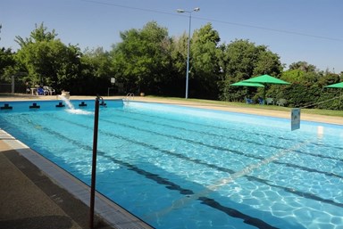 שלווה על ההר - החצר והבריכה