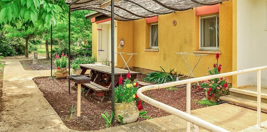 שלווה על ההר שלווה על ההר - חצר משפחתי (3).jpg