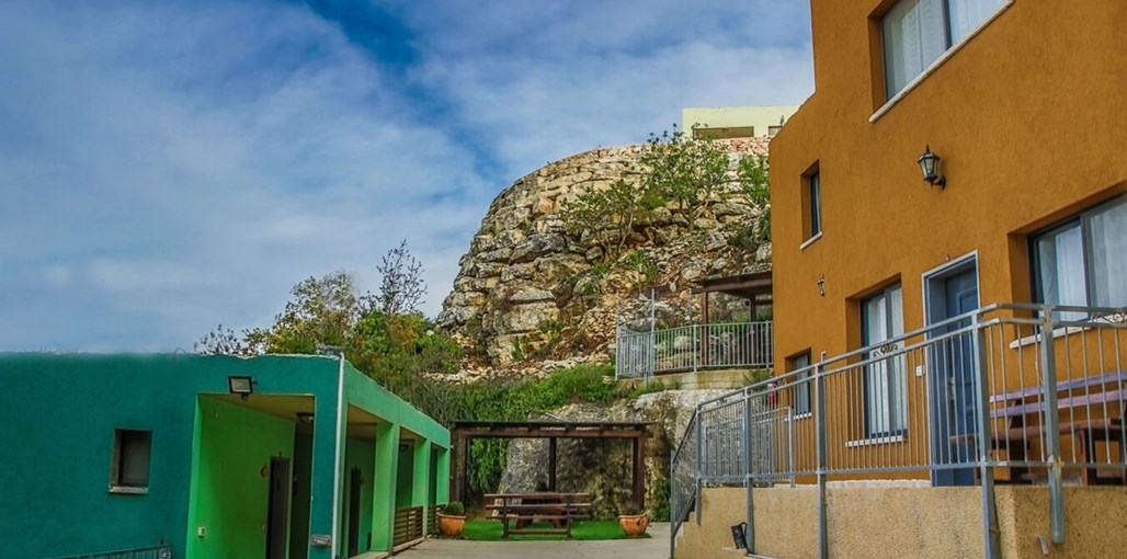 צימר לגעת בטבע החצר והנוף (2).jpg