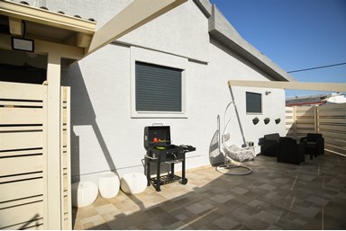 נופש קסום - הבריכה והחצר