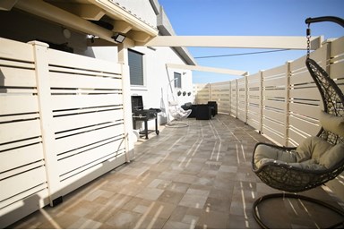 נופש קסום - הבריכה והחצר