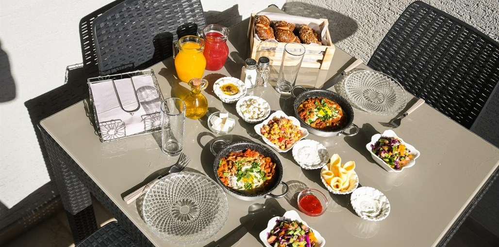 נופש קסום ארוחות ופינוקים (5).jpg