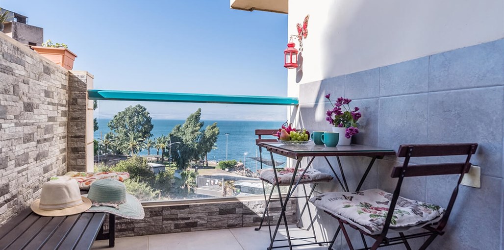 סוויטות על שפת כנרת הנוף והמרפסת (4).jpg