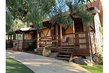 צימרים קלימנטו - החצר והנוף