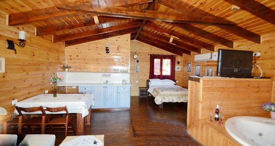 הבקתות האקולוגיות מתחם הפנים (4).jpg