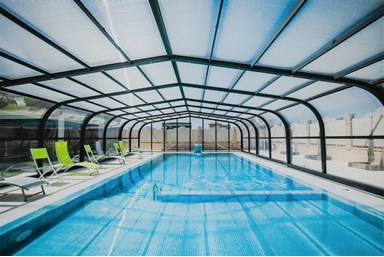 צל החרמון - הבריכה והחצר