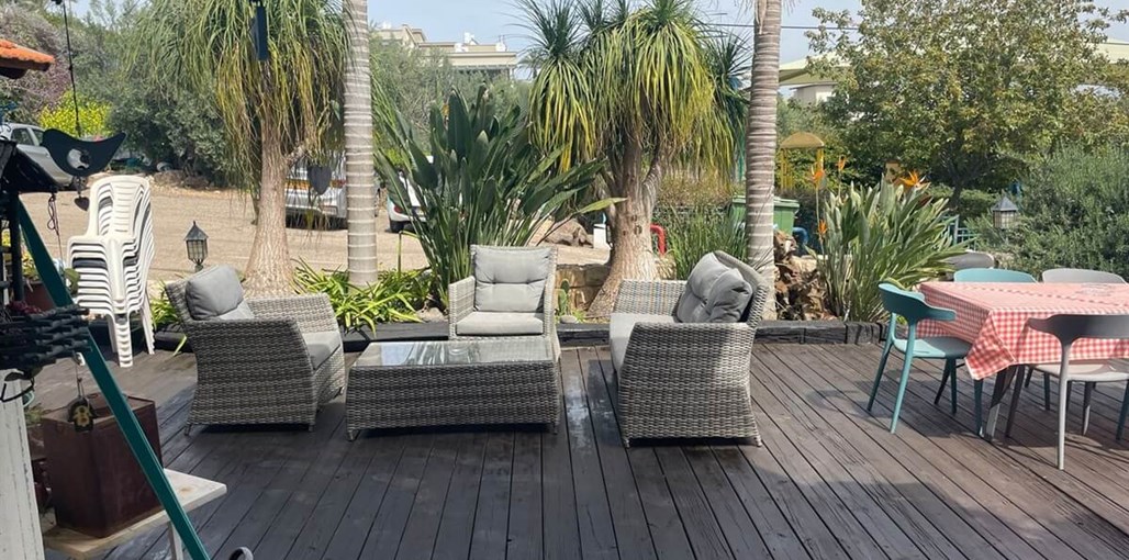 עדנת האוהבים חצר חדש (3).jpg