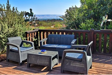 עדנת האוהבים - הבריכה והנוף