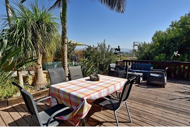 עדנת האוהבים - הבריכה והנוף