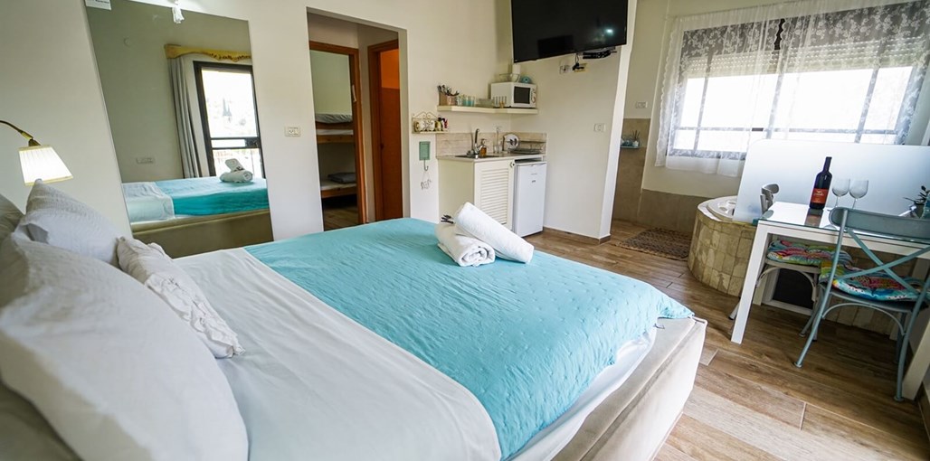 עדנת האוהבים סוויטה מול הנוף (9).jpg