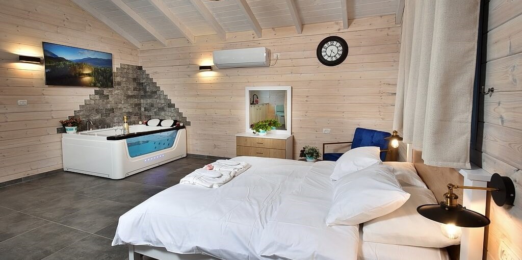 נחלים בקתות בטבע בניאס (16).jpg