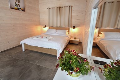 נחלים בקתות בטבע - פלג