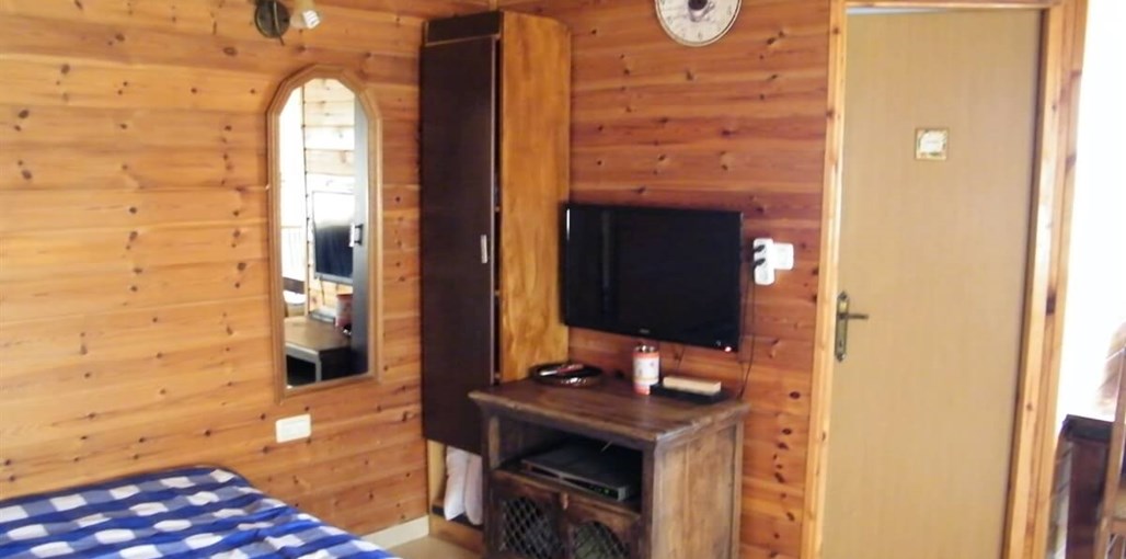 בקתות האגם הצימר הזוגי (3).JPG