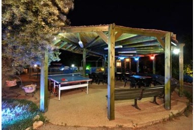 נפלאות הכנרת - החצר הבריכה והג'קוזי ספא