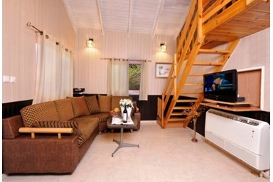 נפלאות הכנרת - בקתות העץ