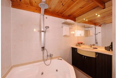 נפלאות הכנרת - בקתות העץ