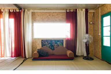 אצל שמשון בחצר