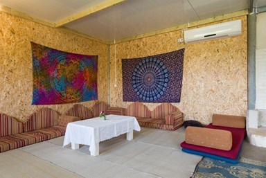 אצל שמשון בחצר