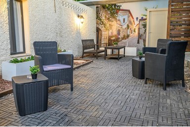 מלון בוטיק רוזנטליס - החצר והנוף