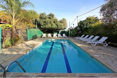 נופש דביר - הבריכה, החצר והנוף