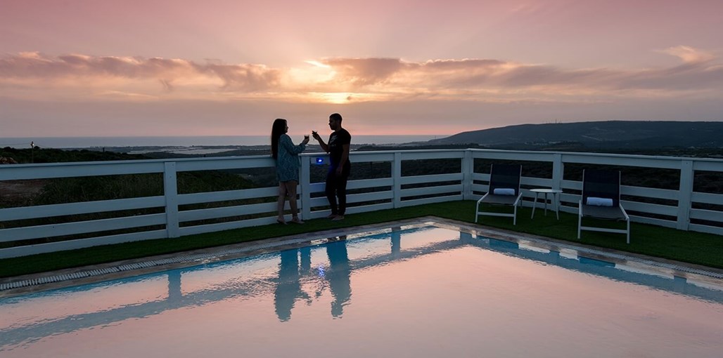 אחוזת תאי TAI אחוזת TAI - החצר והבריכה (1).jpg