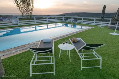 אחוזת תאי TAI - החצר והבריכה