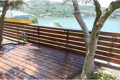 צימר וידאד - בריכת רם - מרפסת הגן והאגם