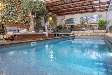 פנינת הברון מטולה - בריכה מחוממת ומקורה