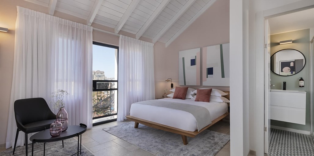 מלון בוטיק דמסון חדר קינג (6).jpg