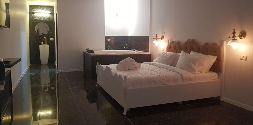 גוד פלייס - Good Place סוויטות עם ג'קוזי (11).jpg