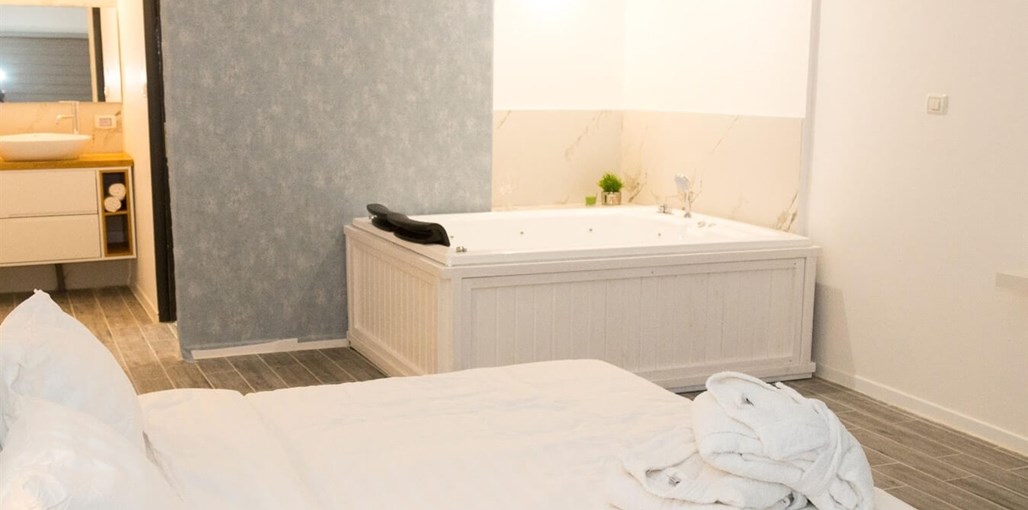 גוד פלייס - Good Place סוויטות עם ג'קוזי (4).jpg