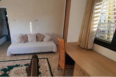 אורן מול הרים